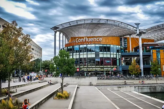 Centre Commercial Confluence, Chevallier Yves
